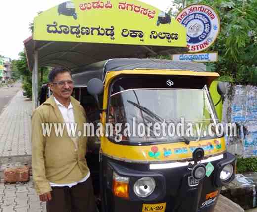 Honest auto driver Krishnappa returns bag of valuables